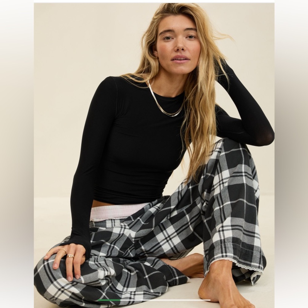 NWT Aerie SMOOTHEZ Long Sleeve Crew T-Shirt in True Black Sz XS.